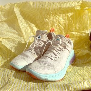 NIKE JOYRIDE size 7 white